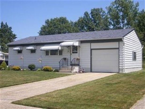 1st image of 972 Rosewood Dr