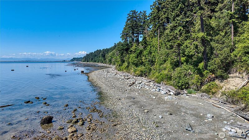 4th image of 297 Marine Drive