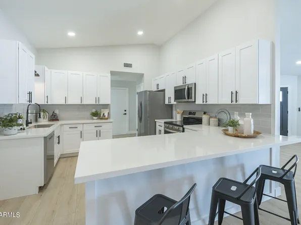 2734 W MONTGOMERY Drive, Chandler, AZ 85224