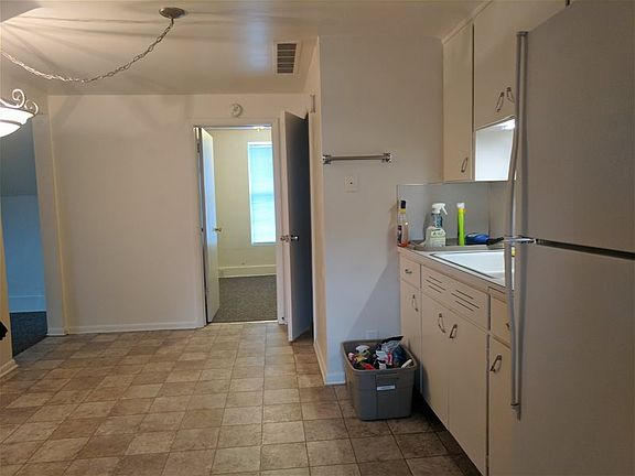 3rd image of 114 W Main Ave APT 3