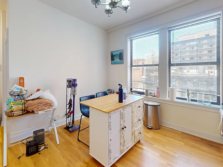 245 W 51st St #502 — Photo 3