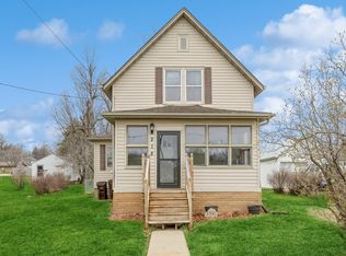 218 E Walnut St, Conrad, IA 50621