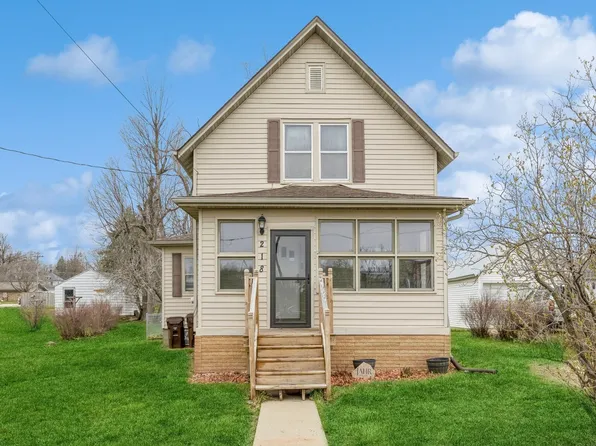 218 E Walnut St, Conrad, IA 50621