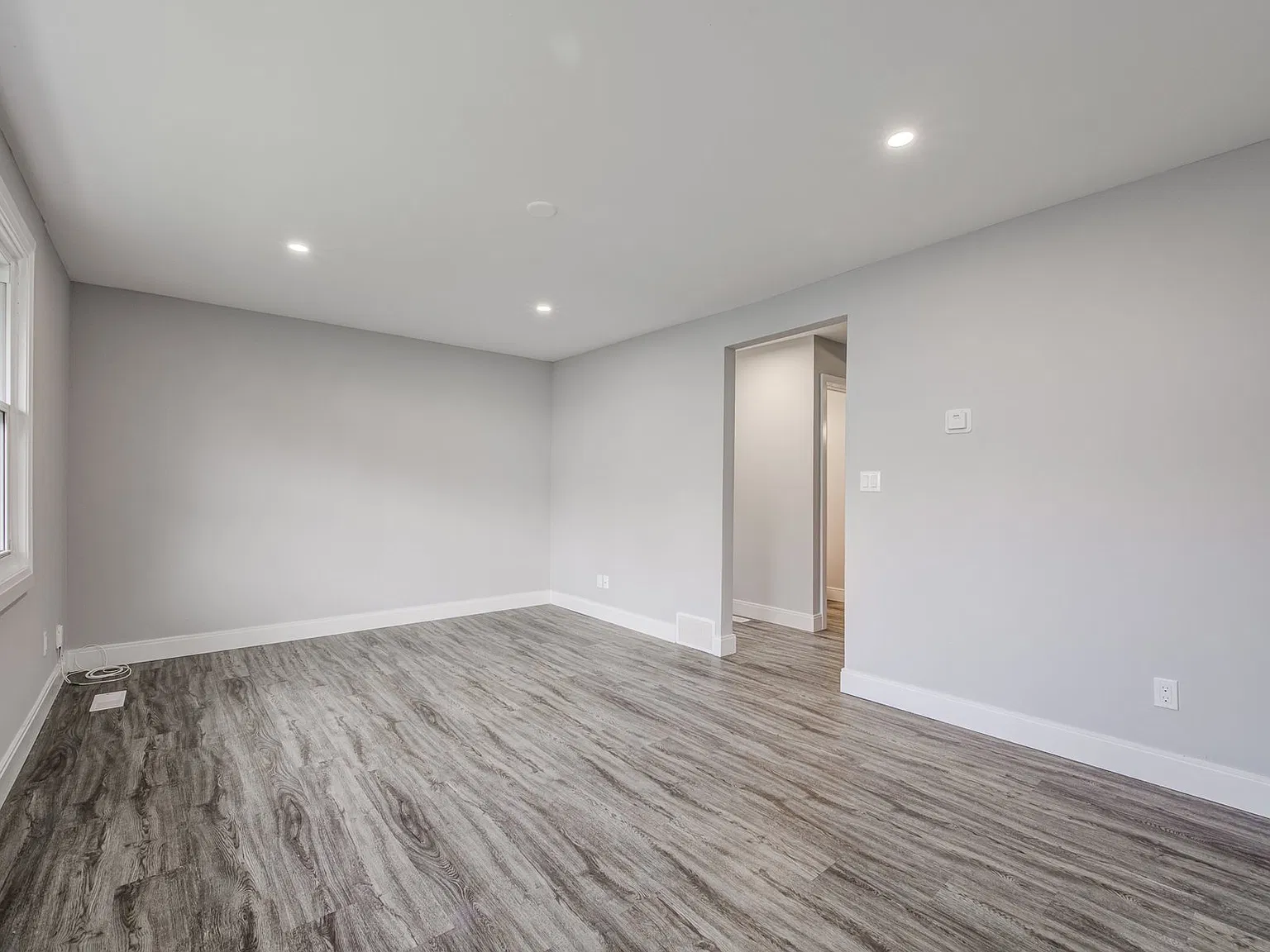 6 Pearl Cres — Photo 4