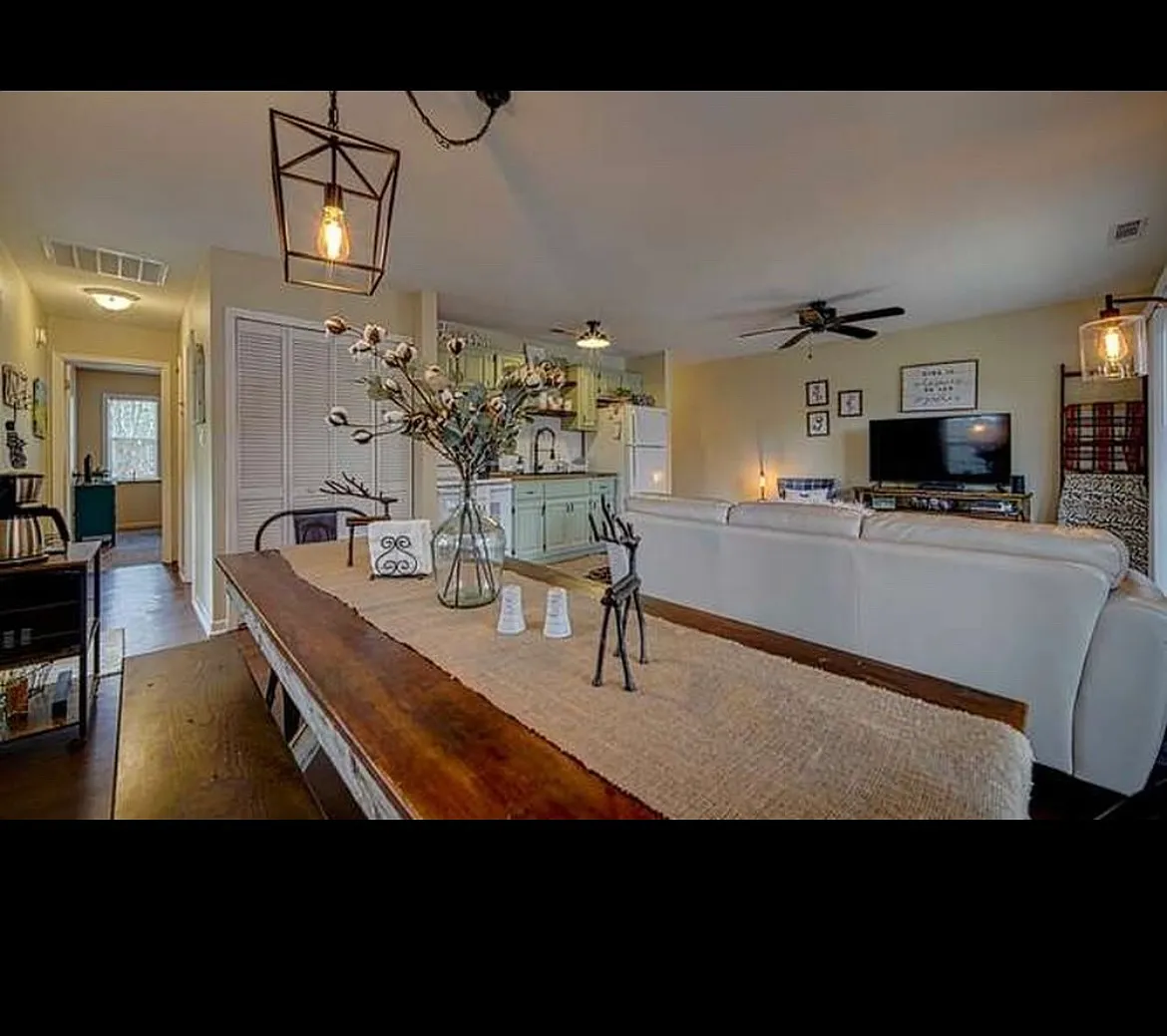 2 bed, 1.5 bath, 792 sqft, $2,000 — Photo 2