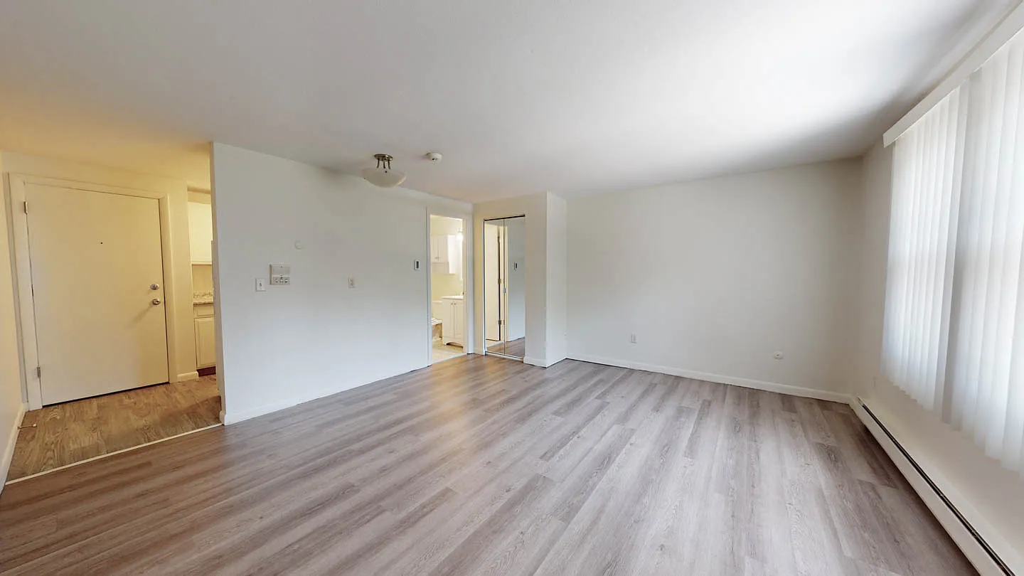 Crown Pointe Apartments — Photo 2