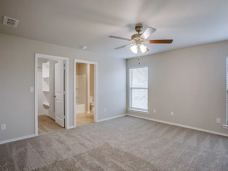 14204 Vernon Ave — Photo 8
