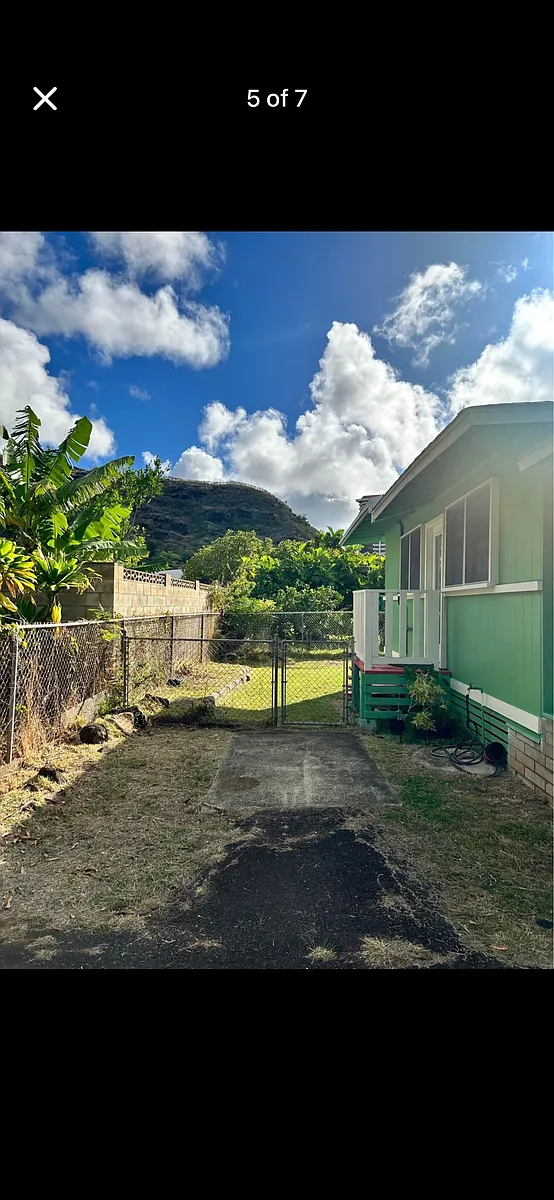 Building Photo - 249A Kuliouou Rd