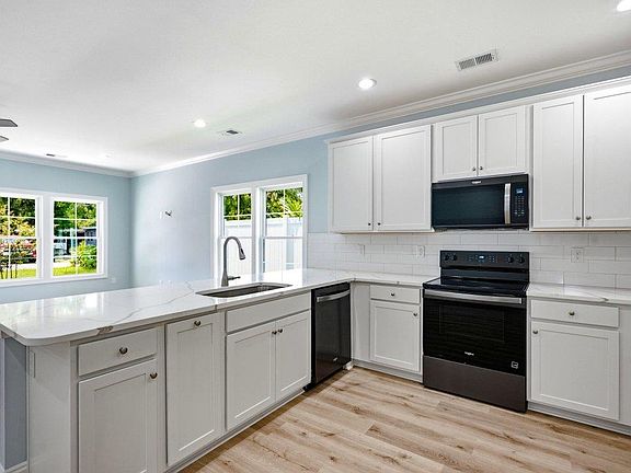 4th image of 4513 Pelican St.