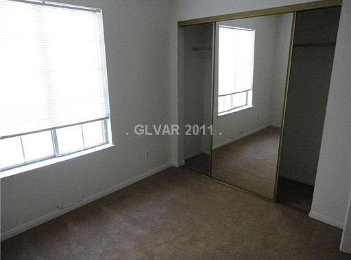 5th image of 2377 N Los Feliz St