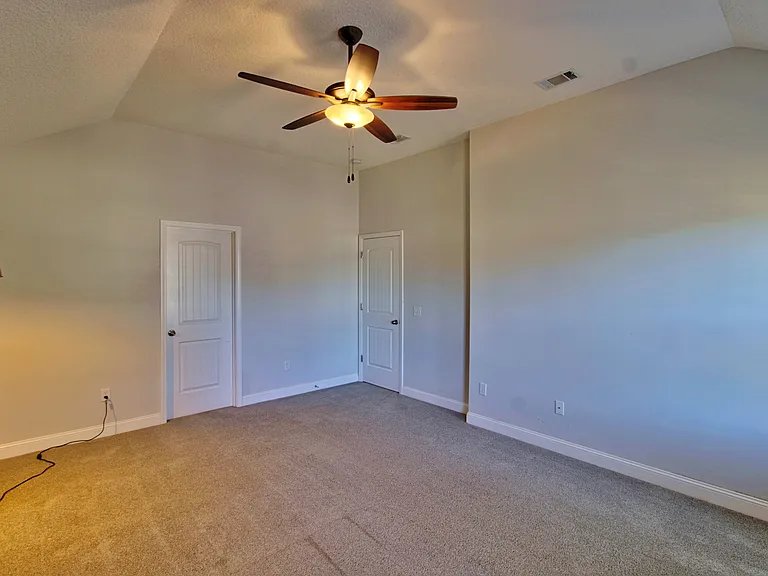 326 Fairview Cir — Photo 2