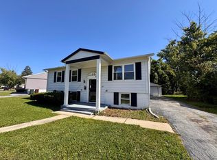 51 N Pine Ln, Glenwood, IL 60425