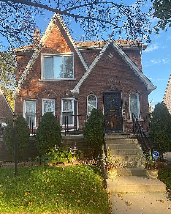 2nd image of 18934 Algonac St