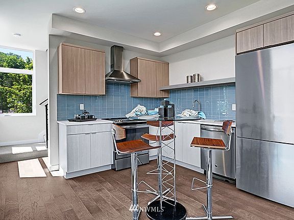 3rd image of 4722 D 31st Avenue S