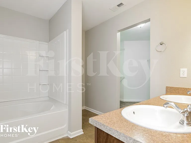 332 Zander Woods Ct — Photo 11