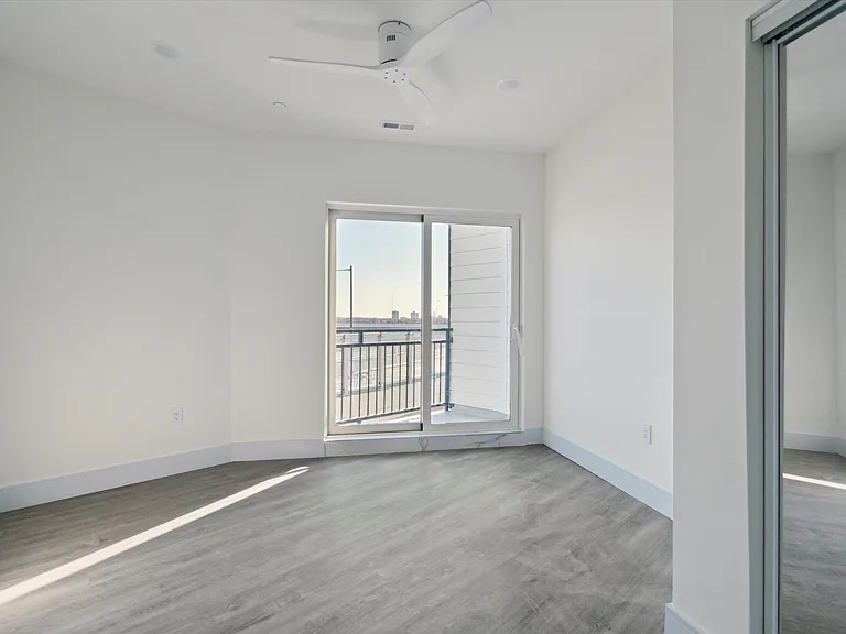 1221 E Fletcher St #310A — Photo 21