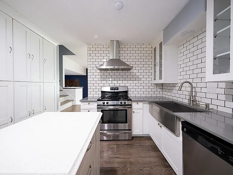 2416 Queens Dr — Photo 18