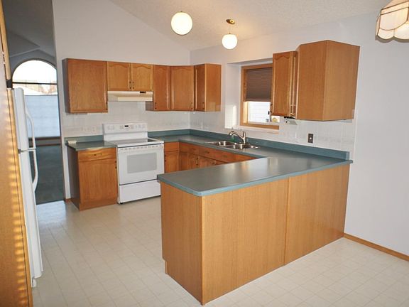 5th image of 107 Westmews Cres