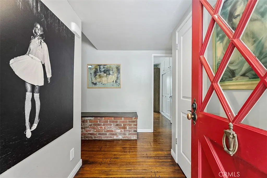 3 bed, 1700 sqft, $5,490 — Photo 3