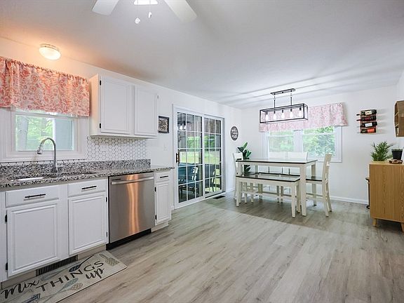 5th image of 8 Heritage Dr Unit 8