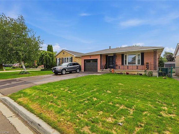 4th image of 58 Vanier Pl