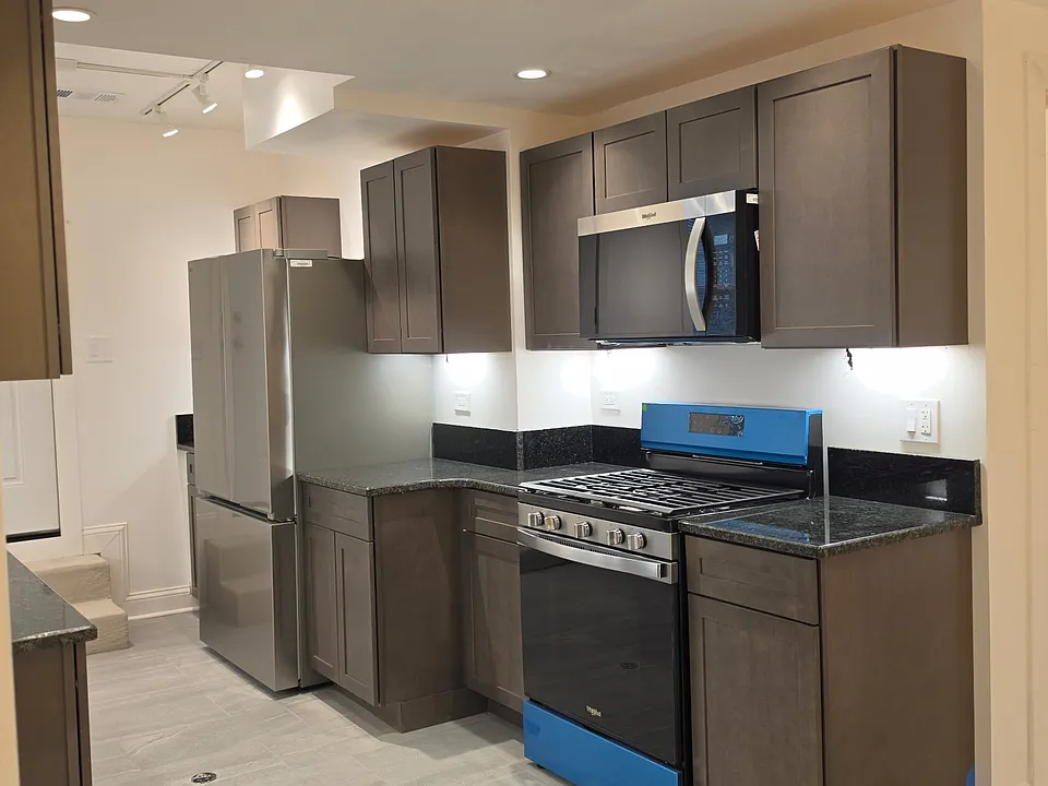 Large Beautiful Brand new kitchen