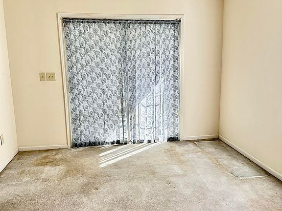 5th image of 209 Maple Tree Ct