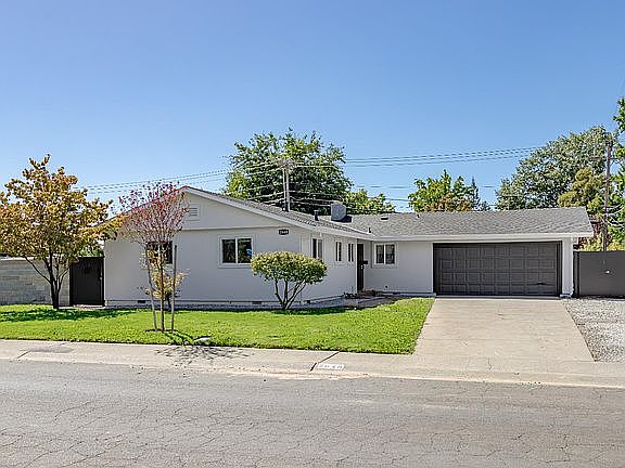 3rd image of 2648 Paseo Dr