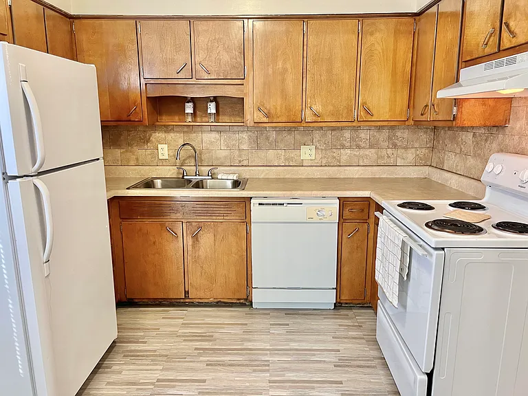 Mayfair Apartments — Photo 152