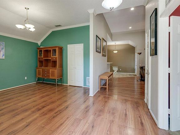 3rd image of 7301 Tremont Ave