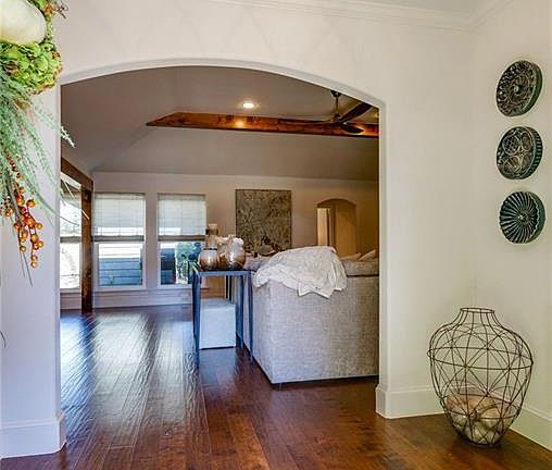 4th image of 18 Crown Pl