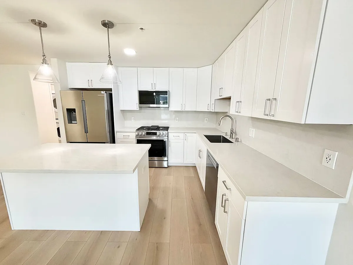 Building Photo - 3175 Mission