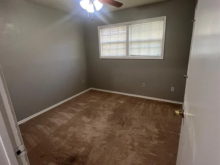 1325 Northbrook Dr — Photo 4