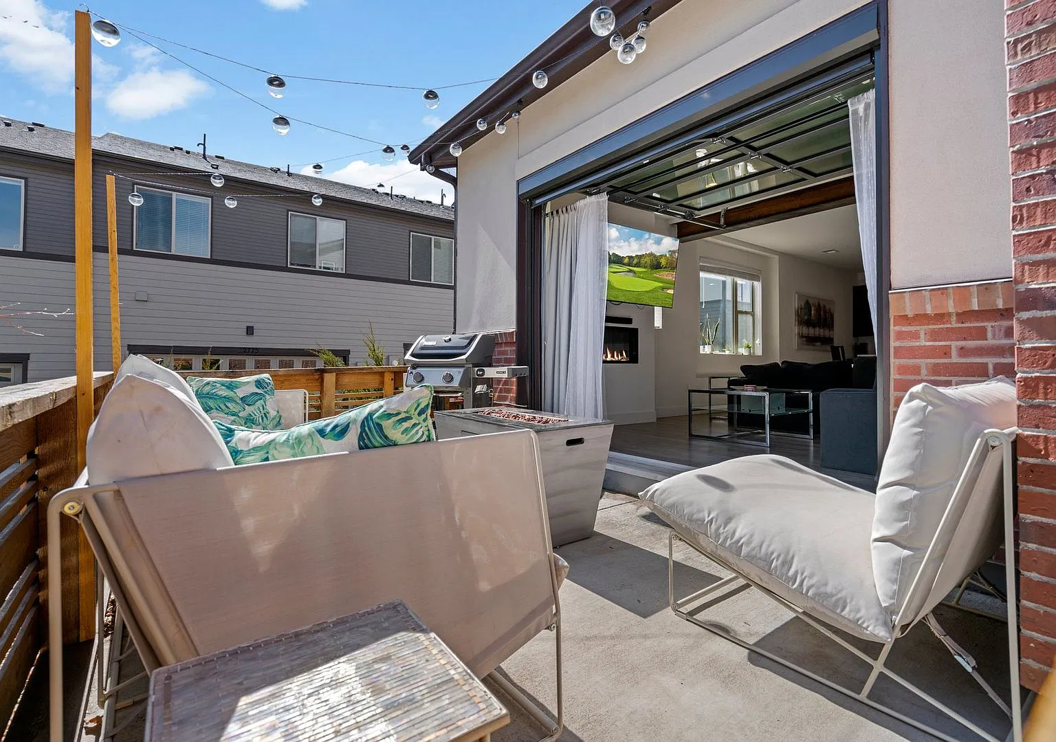 3 bd/2.5 ba Townhome in Green Mountain Plaza!! — Photo 1