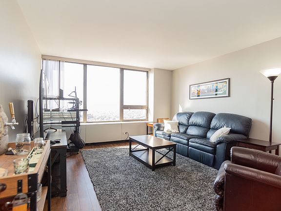 5th image of 3930 N Pine Grove Ave APT 3112