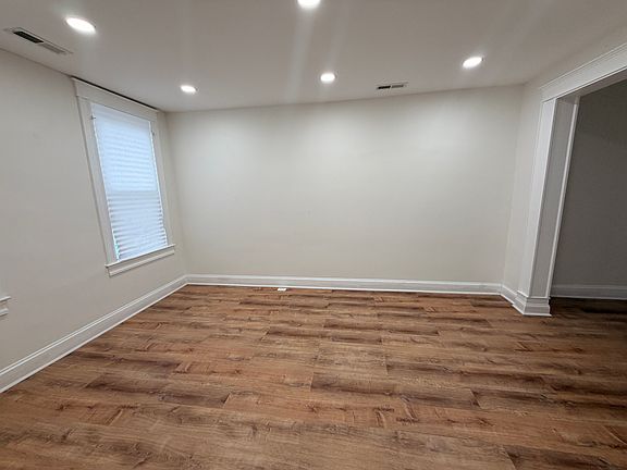 3rd image of 752 N Grantley St