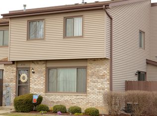 256 Circlegate Rd, New Lenox, IL 60451