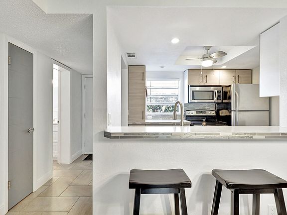 5th image of 330 NE 26th Avenue #1080