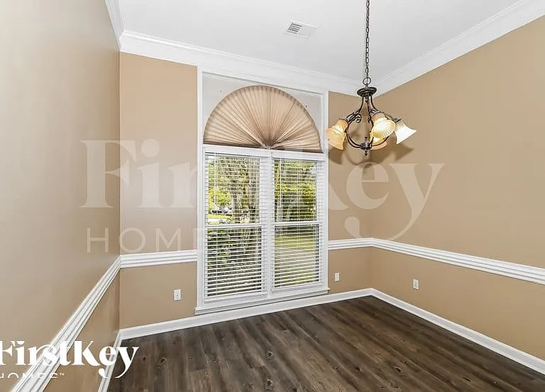 844 Tropicana Dr E — Photo 5