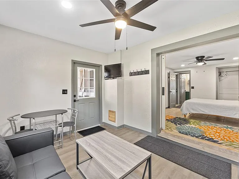 2 Count Fleet Dr — Photo 20