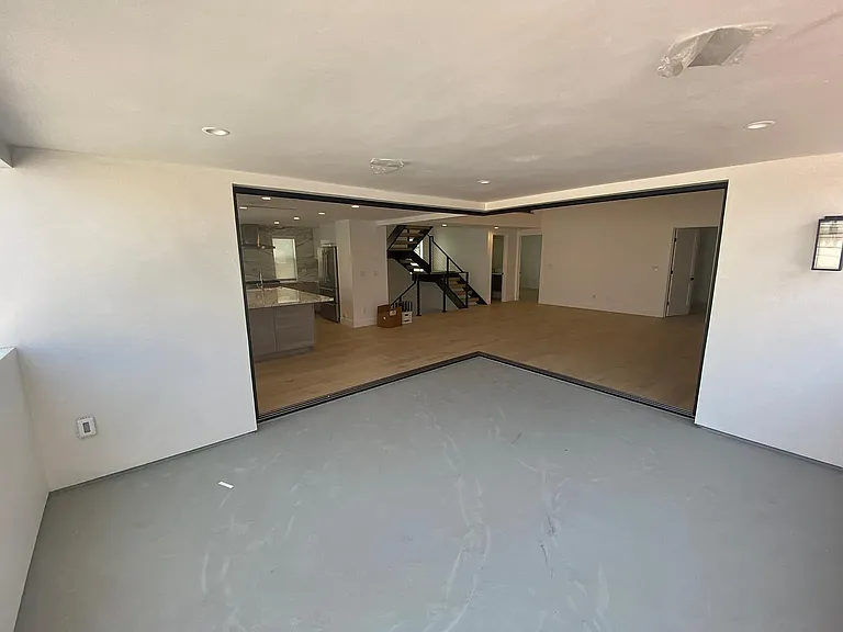 213 32nd St — Photo 8