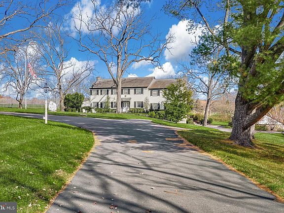 2nd image of 1315 Pineville Rd