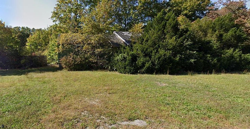 1st image of 627 Woodbine Ave