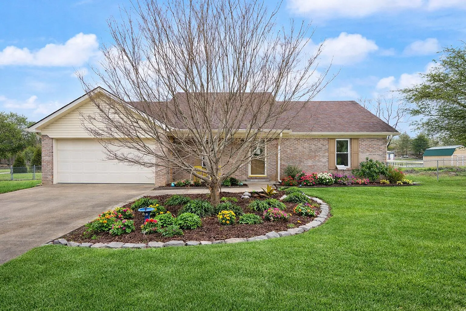 68 Spring View Dr photo 1
