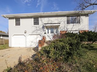 1150 Mayfield Ln, Hoffman Estates, IL 60169