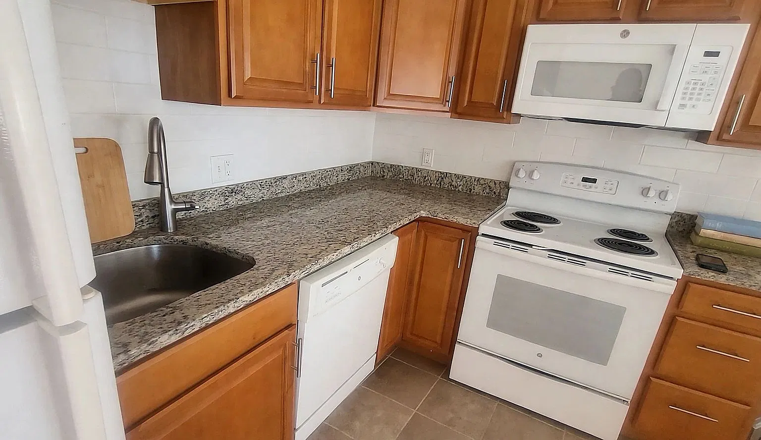 1126 Commonwealth Ave — Photo 2
