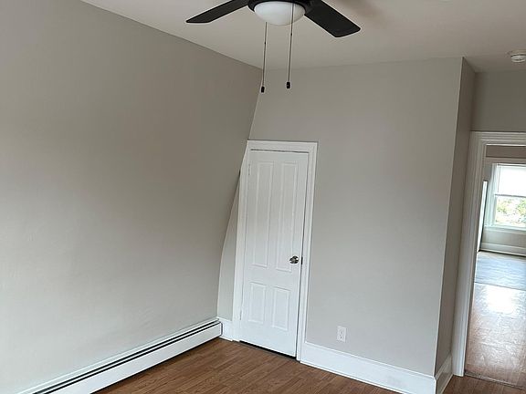 3rd image of 156 Woodbine St Floor 3