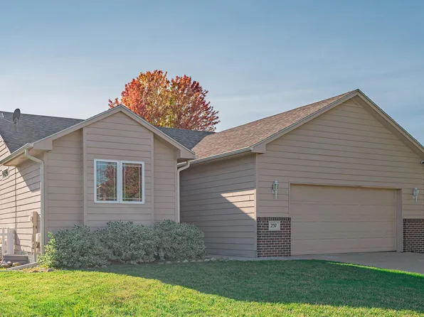 237 Bobwhite Cir, Dakota Dunes, SD 57049