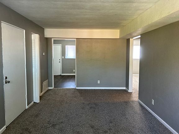 3rd image of 1007 Forest Ct APT 8
