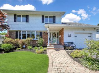 43 E Hill Dr, Smithtown, NY 11787